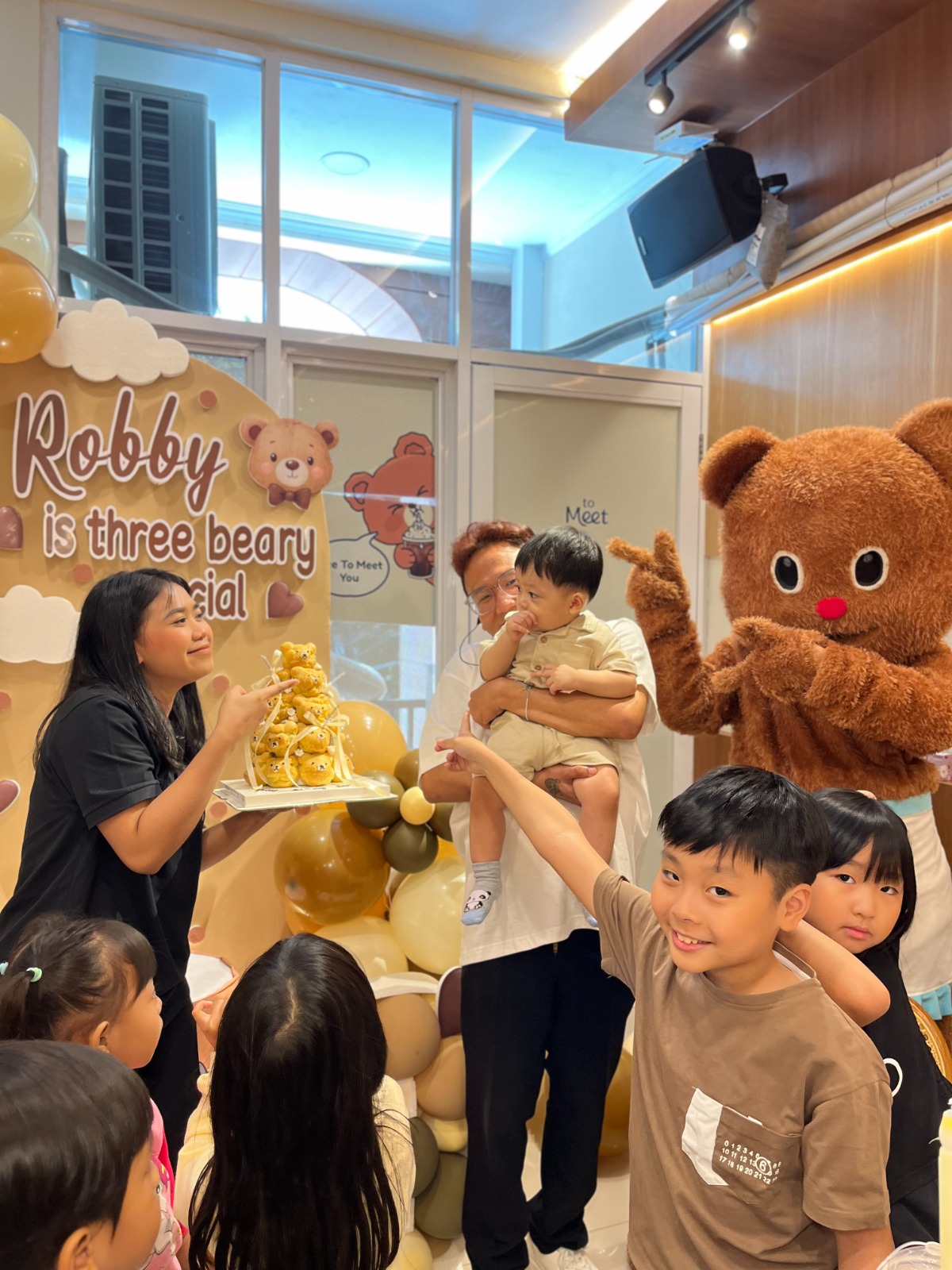 To Meet Cafe Gallery 7